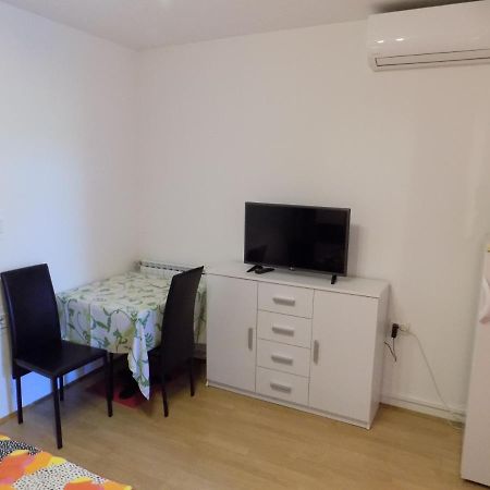 Oriella Apartmans And Room Novigrad Istria Exterior foto
