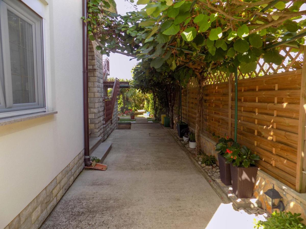 Oriella Apartmans And Room Novigrad Istria Exterior foto