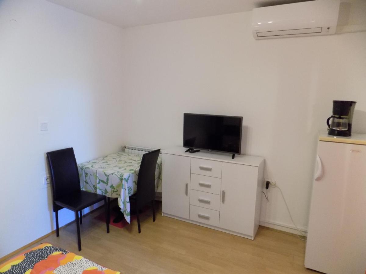 Oriella Apartmans And Room Novigrad Istria Exterior foto